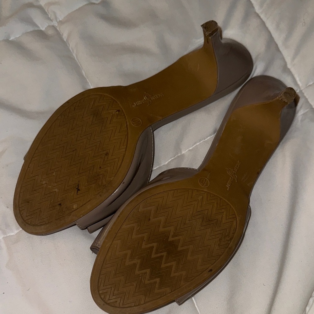 Jaclyn Smith Taupe Patent Bow Slide Mules - Picture 2 of 2